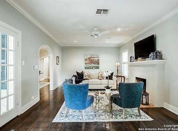 5th image of 312 Rosemary Ave