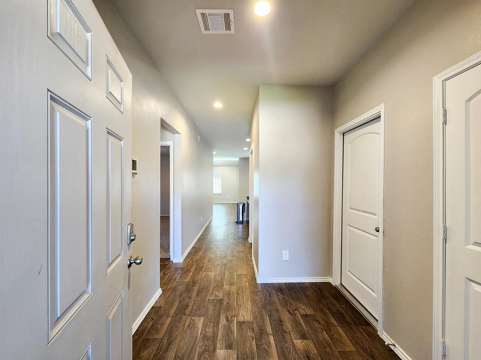 3 bed, 2.0 bath, 1646 sqft, $2,195 — Photo 2