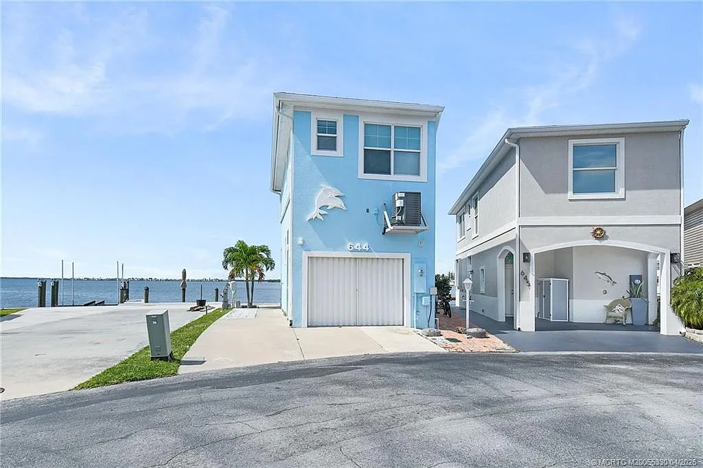 2 bed, 2.5 bath, 1202 sqft, $7,000 — Photo 2