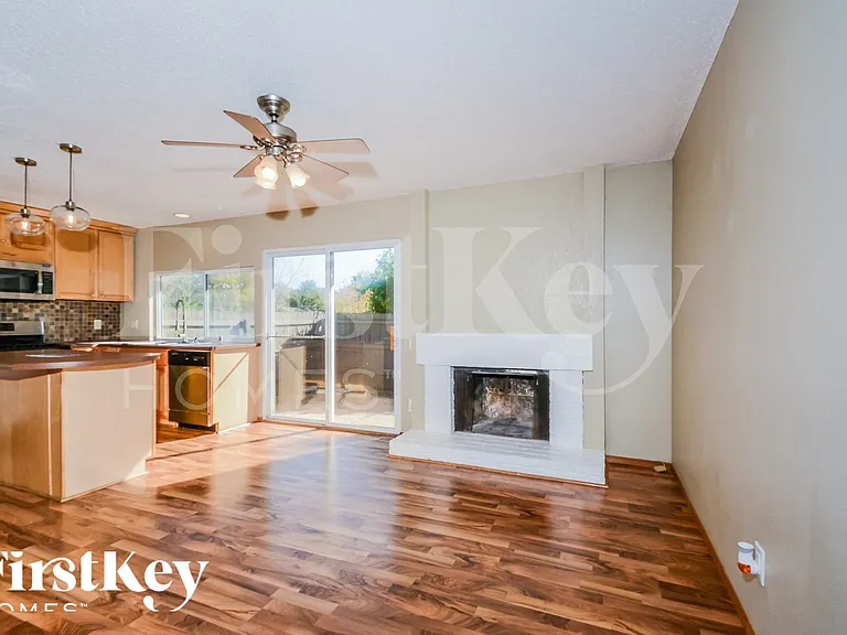 12082 Foxpoint Dr — Photo 5