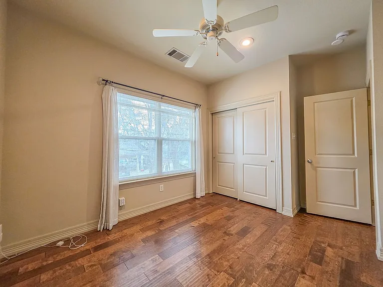 4515 Avenue G #B — Photo 9