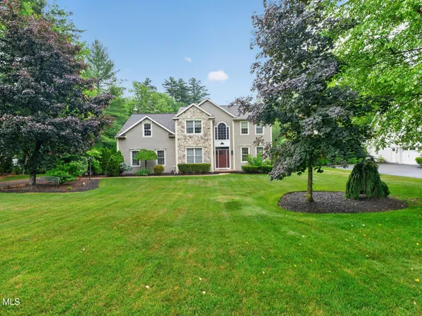 35 Ginger Terrace, Clifton Park, NY 12065