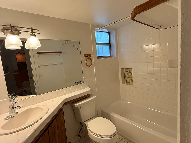 425 NE 32nd St #4 — Photo 6