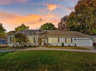 9548 Mission Rd, Overland Park, KS 66206