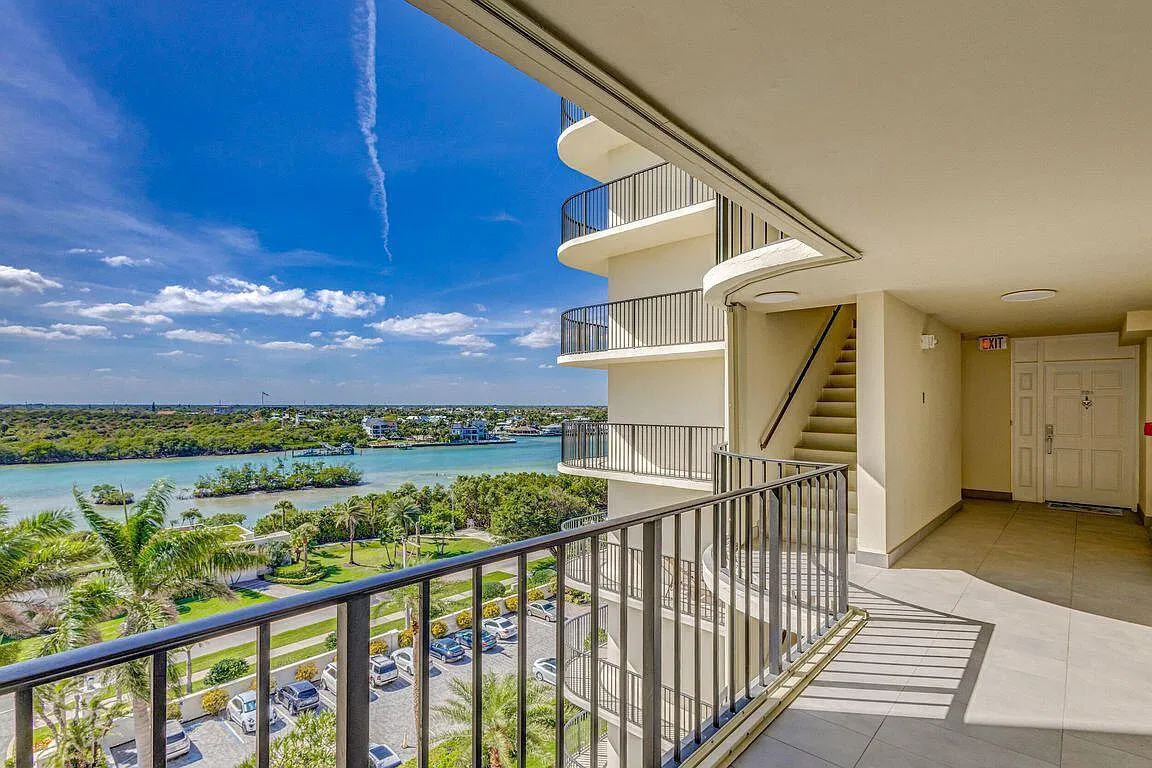 Tequesta Towers — Photo 3
