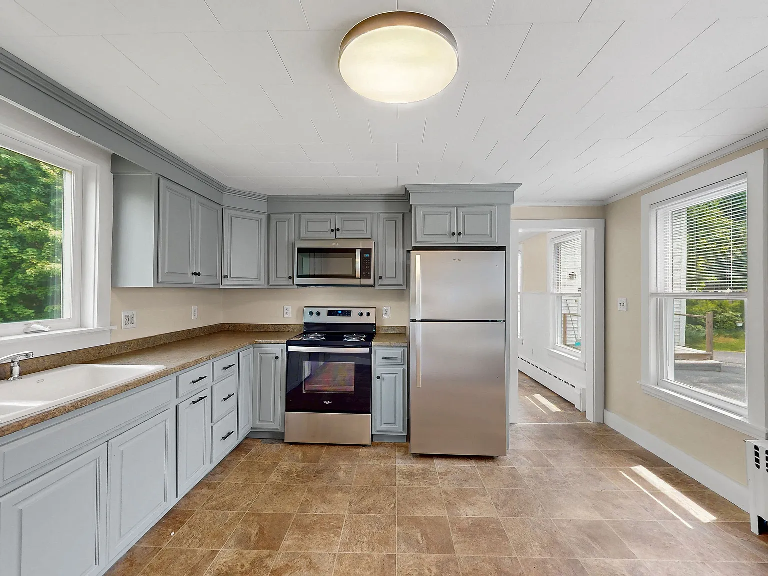 2 bed, 1.0 bath, 700 sqft, $2,400 — Photo 1