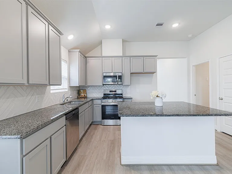 33118 School Hill Rd — Photo 10