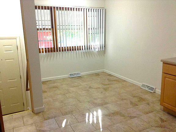 3rd image of 451 Hirsch Ave