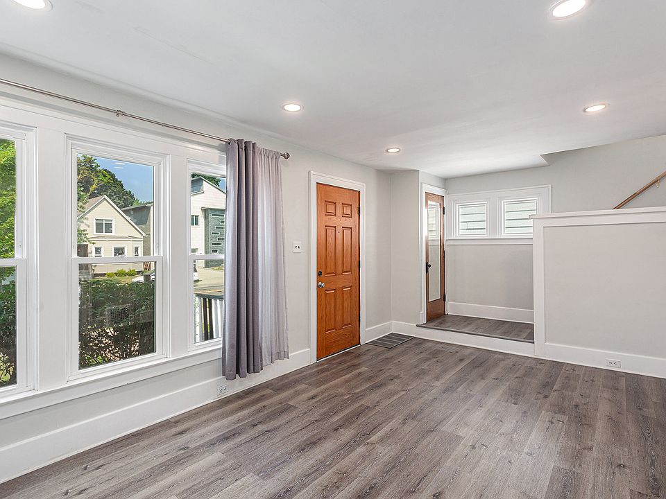 202 N Washington Ave, photo 2