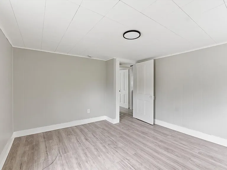 124 Wells St — Photo 11