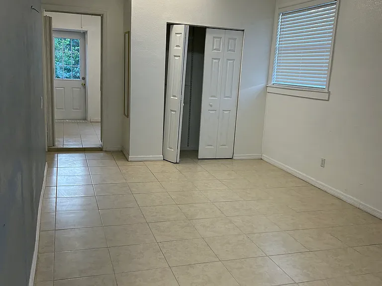 308 N Himes Ave — Photo 3