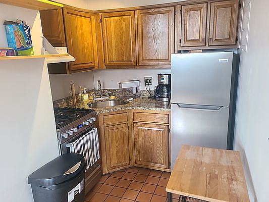 3rd image of 80 Montague St APT 4R