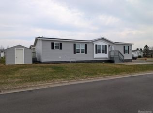 11045 Woodland Ridge Ct, South Lyon, MI