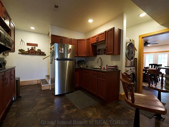 4th image of 106 N Derby Ave