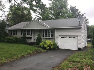 4 Simon Ln, Latham, NY 12110