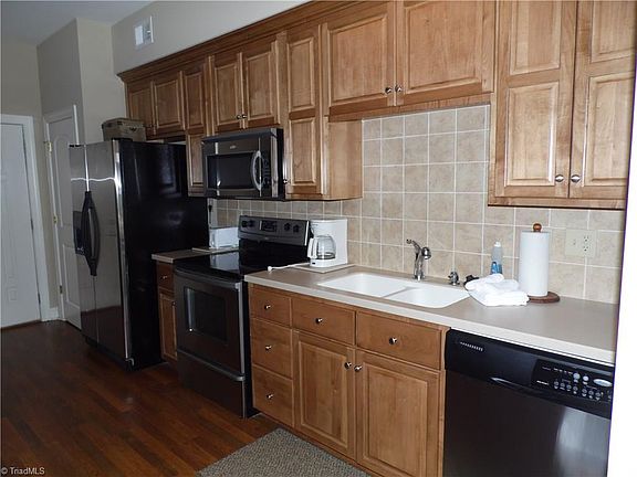 3rd image of 40 Club Villa Dr #503