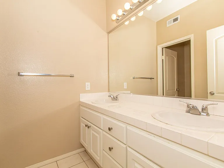 5321 Renaissance Ave — Photo 26