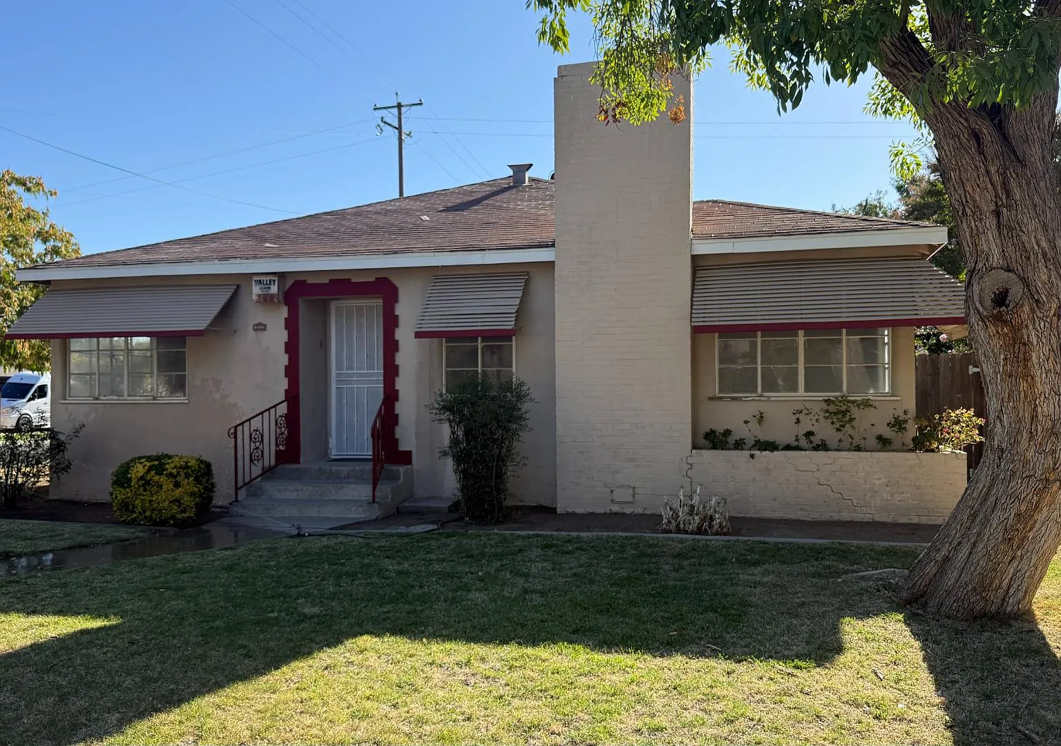1498 N. Thorne Ave. — Photo 1