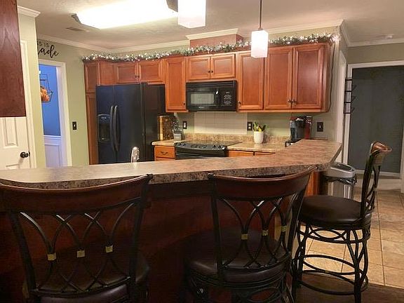 3rd image of 302 Bainbridge Dr