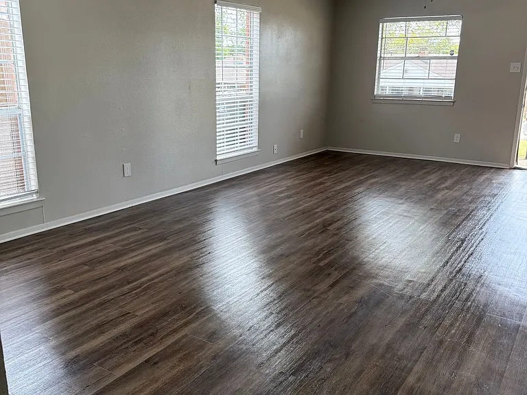 Ivanhoe Duplexes — Photo 6