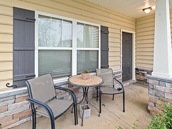 5th image of 805 Silverhill Dr