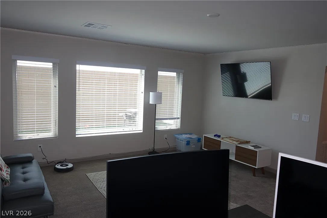 3 bed, 2.5 bath, 2414 sqft, $2,695 — Photo 2