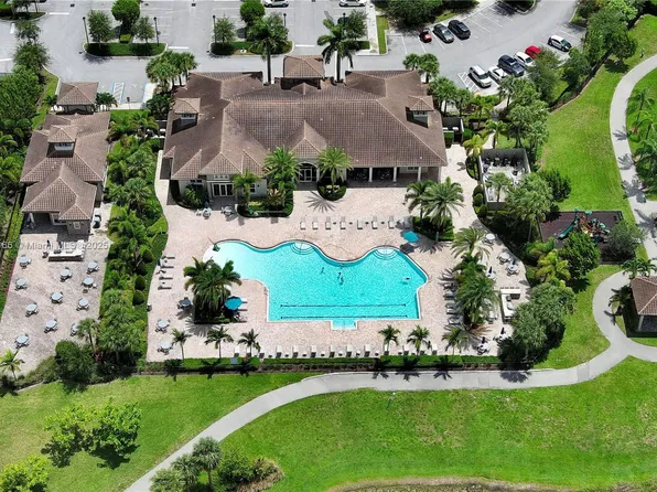 5140 Eucalyptus Dr, Hollywood, FL 33021