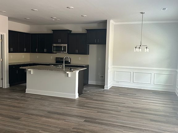 3rd image of 1154 Barrington Place Way