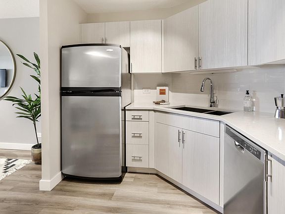3rd image of 1731 N Clark St #316