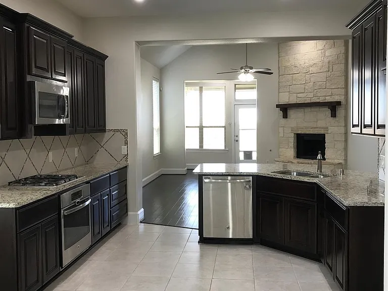 2226 Falcon Brook Dr — Photo 6