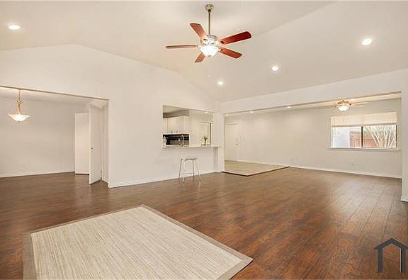 2nd image of 813 Simon Dr