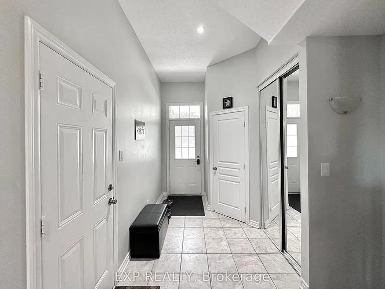 421 Foxhall Way — Photo 3