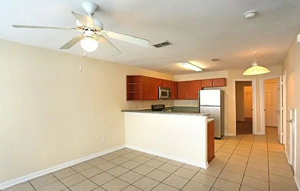Rolling Hills Apartments — Photo 26