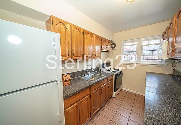 3rd image of 20-37 23rd St #2