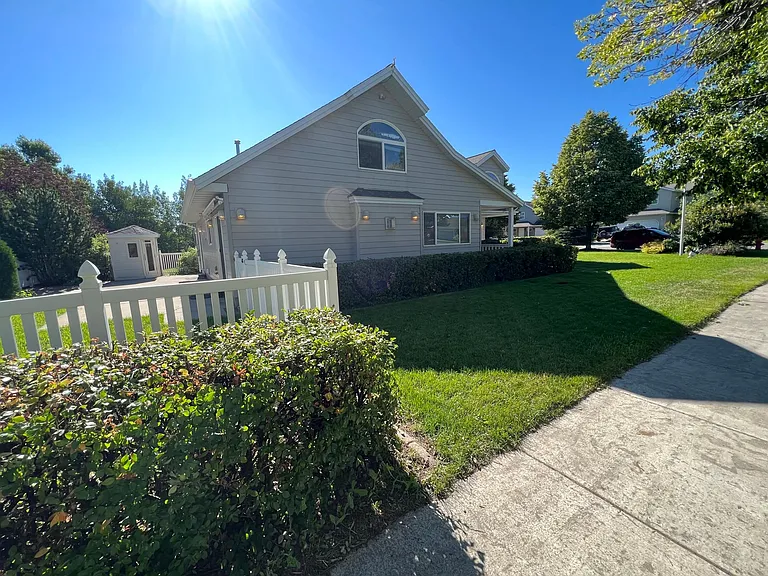 2623 Daisy Dr — Photo 3