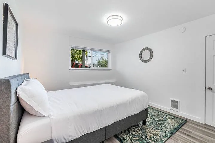 Lookout Apts — Photo 2