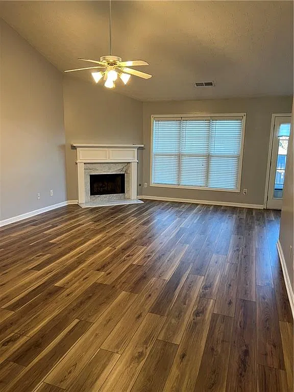 3 bed, 2.0 bath, 1616 sqft, $2,500 — Photo 3