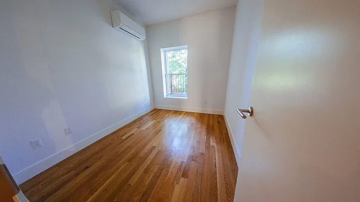 Rented by EXR | media 35