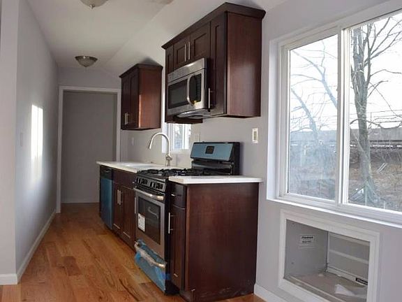 3rd image of 134-30 Garrett St #2