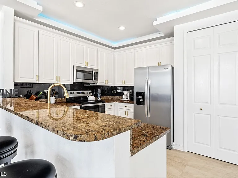 3101 SW 26th Pl — Photo 41
