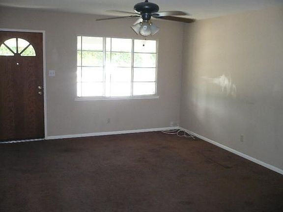 4th image of 7204 Larchmont Dr