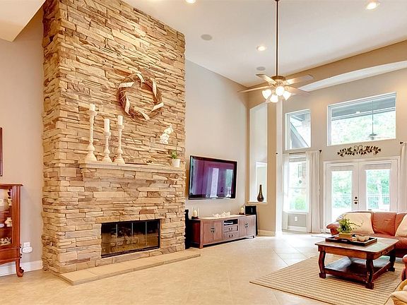 4th image of 8202 Crescent Knolls Dr