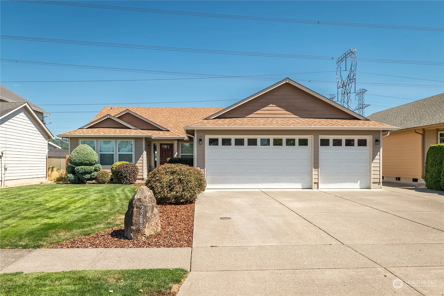 2288 Nicola Lane photo 1