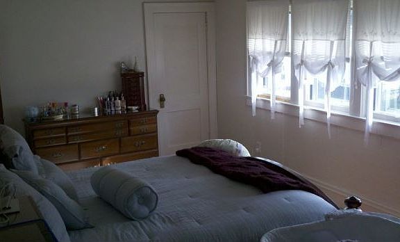 5th image of 122 Crown St