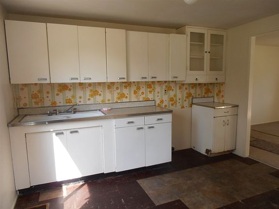 5th image of 1027 Amhurst Ave