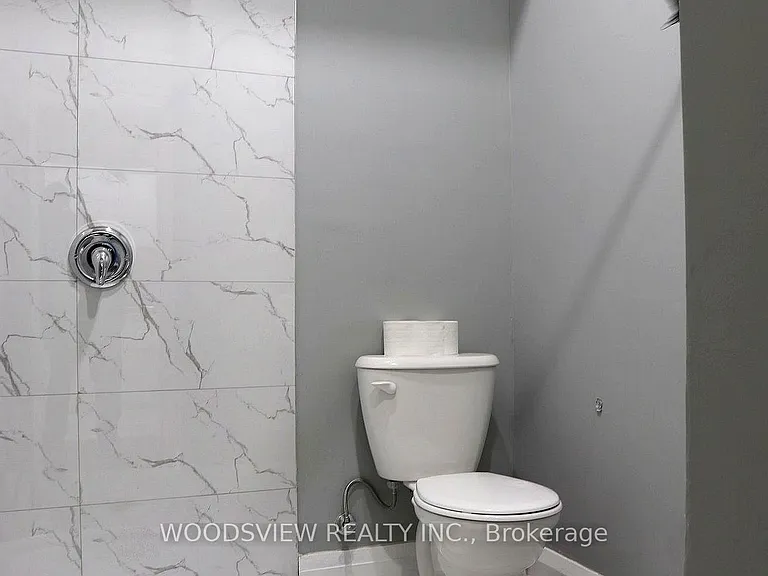 64 Simcoe St N #2 — Photo 9