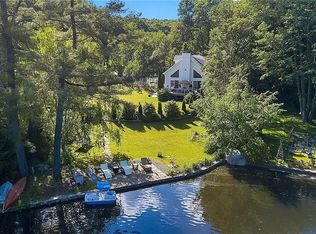 2 Cove Rd, Putnam Valley, NY 10579