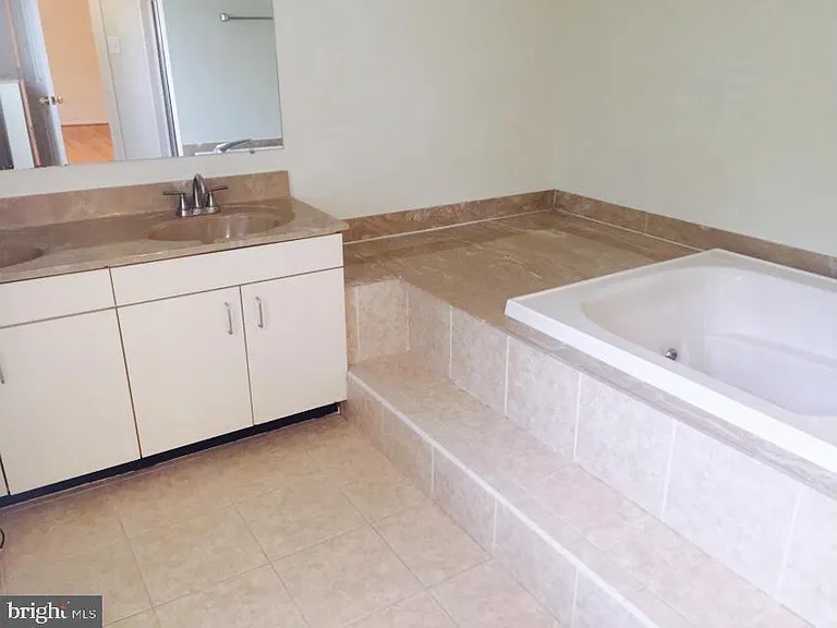 12015 Montrose Village Ter — Photo 15