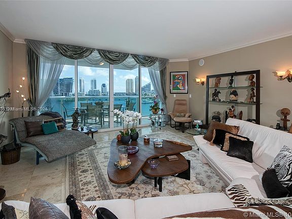4th image of 3201 NE 183rd St APT 604