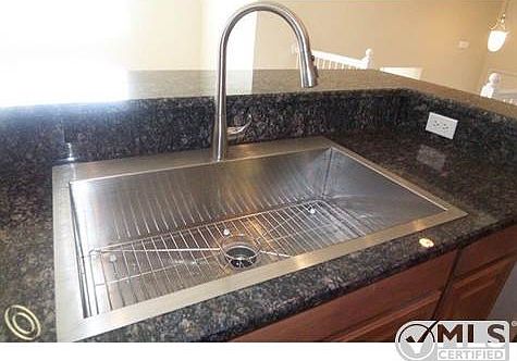 HIGH-END SINK & FAUCET